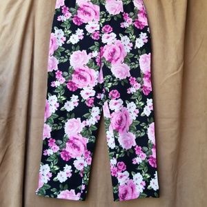 St John's Bay Capri Pants